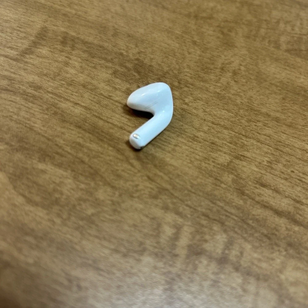 Apple AirPods 4th Gen RIGHT SIDE ONLY OEM Replacement AirPod 4 No Case A3050